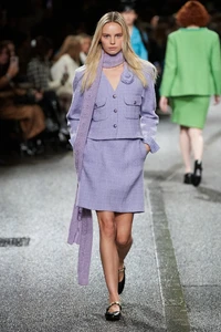 00005-chanel-pre-fall-2024-credit-gorunway.thumb.webp.f4a0084bc6834d401cf5de1e73f65d2e.webp