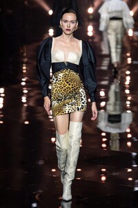 00005-roberto-cavalli-spring-2023-ready-to-wear-credit-gorunway.thumb.jpg.ecfa1df03d1b9dc86c2132f6790a13db.jpg
