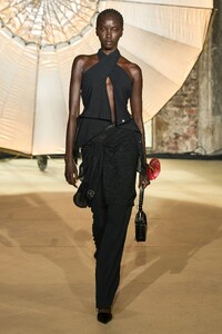 00006-ludovic-de-saint-sernin-spring-2023-ready-to-wear-credit-gorunway.thumb.jpg.b34b821ded1ef8cd263278ab24d7a3bd.jpg