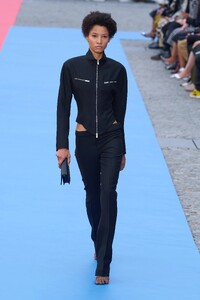 00009-stella-mccartney-spring-2023-ready-to-wear-credit-gorunway.thumb.jpg.1285b6a84f36a5c4b7201b6e805cc0d0.jpg