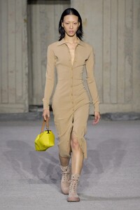 00010-tods-spring-2023-ready-to-wear-credit-gorunway.thumb.jpg.de575d1da4d4184fc51f3cee92efd0b0.jpg