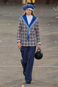 00011-kenzo-spring-2023-ready-to-wear-credit-gorunway.thumb.jpg.cf030cd81dd37a88ab6b585d83bf2e5f.jpg