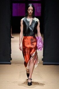 00011-prada-spring-2023-ready-to-wear-credit-gorunway.thumb.jpg.cce625a24c1a99a9aff4ef0f0f8f2770.jpg