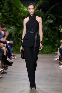 00012-michael-kors-spring-2023-ready-to-wear-credit-gorunway.thumb.jpg.d82b5e94777662152e251aa462fa6cce.jpg