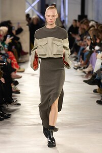 00012-sacai-spring-2023-ready-to-wear-credit-gorunway.thumb.jpg.1a3682a90b3cf731d5f1ad5955ebc995.jpg