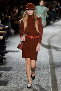 00014-chanel-pre-fall-2024-credit-gorunway.thumb.webp.65a4ac3908f6ab1740f390be7ed7e132.webp
