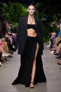 00014-michael-kors-spring-2023-ready-to-wear-credit-gorunway.thumb.jpg.41735c3d0ff885c5a73c3421c049e5cf.jpg