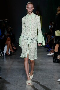 00014-proenza-schouler-spring-2023-ready-to-wear-credit-monica-feudi.thumb.jpg.3ed36c10fa4d09fab42306b163bd58d2.jpg
