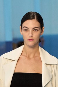 00015-max-mara-spring-2023-ready-to-wear-details-credit-gorunway.thumb.jpg.2922d583f2604c722dd05d676da202d9.jpg