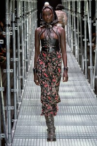 00016-paco-rabanne-spring-2023-ready-to-wear-credit-gorunway.thumb.jpg.a45dcfd5563e50a98548c65eab6e463e.jpg
