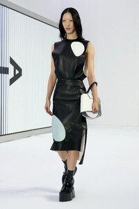 00016-shang-xia-spring-2023-ready-to-wear-credit-gorunway.thumb.jpg.1e8e3995d624898e5a244b7b21cda556.jpg