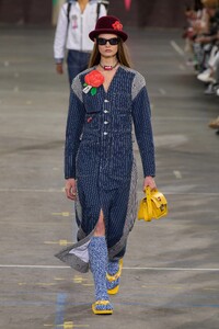 00019-kenzo-spring-2023-ready-to-wear-credit-gorunway.thumb.jpg.3162f3d5ca18c718c78544d7c1576ff3.jpg