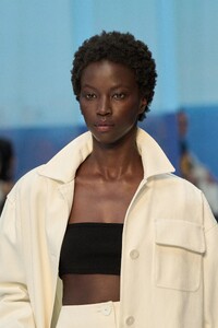 00022-max-mara-spring-2023-ready-to-wear-details-credit-gorunway.thumb.jpg.2d70a7cb6a204fbe0598b1504375f146.jpg