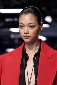 00022-michael-kors-spring-2023-ready-to-wear-details-credit-gorunway.thumb.jpg.1abe637055dfb737130b81e32c2326c8.jpg