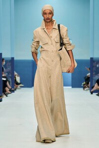 00027-max-mara-spring-2023-ready-to-wear-credit-gorunway.thumb.jpg.65a6ab537b17e41e2ce5a7c0bc5c1d3a.jpg