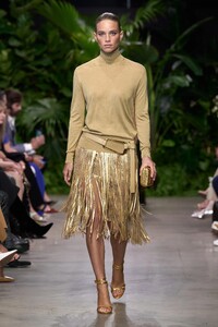 00028-michael-kors-spring-2023-ready-to-wear-credit-gorunway.thumb.jpg.39a64ae5a7370ed8807c739f25d20206.jpg