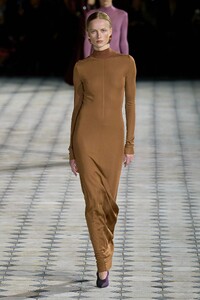 00029-saint-laurent-spring-2023-ready-to-wear-credit-gorunway.thumb.jpg.40231e13022c3a3b661885fa5af58fae.jpg