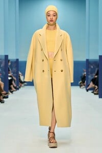 00031-max-mara-spring-2023-ready-to-wear-credit-gorunway.thumb.jpg.09950e07948c4f852b1c0c0ee110a986.jpg