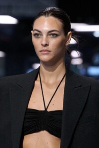 00031-michael-kors-spring-2023-ready-to-wear-details-credit-gorunway.thumb.jpg.9264e6247ac835c6911c5d2065aaa039.jpg