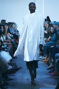 00035-khaite-spring-2023-ready-to-wear-credit-brand.thumb.jpg.1aa08b32cce06d013b9eb8f67316b2b4.jpg