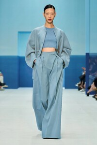 00036-max-mara-spring-2023-ready-to-wear-credit-gorunway.thumb.jpg.4980ee77ec251529667491dc2809ad07.jpg