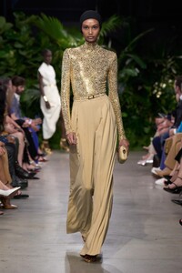 00037-michael-kors-spring-2023-ready-to-wear-credit-gorunway.thumb.jpg.a7d8749dc6168a891acb9683d954f762.jpg
