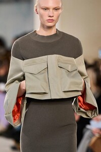 00037-sacai-spring-2023-ready-to-wear-details-credit-gorunway.thumb.jpg.471650baafb6a43b65d942cb38e3e2e2.jpg