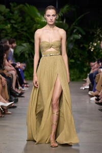 00040-michael-kors-spring-2023-ready-to-wear-credit-gorunway.thumb.jpg.c7c541768b93a57480339c9dd7937751.jpg