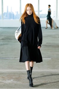 00041-peter-do-spring-2023-ready-to-wear-credit-monica-feudi.thumb.jpg.b133fcc2cd033462ca44587ddc5db2b8.jpg