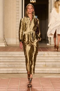 00042-ralph-lauren-spring-2023-ready-to-wear-credit-brand.thumb.jpg.51485eb2cceb9d5b0163adfc3fcb8723.jpg