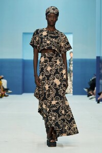 00045-max-mara-spring-2023-ready-to-wear-credit-gorunway.thumb.jpg.8ba1ea05eb7ab783f2ef5741be3231c4.jpg