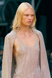 00048-stella-mccartney-spring-2023-ready-to-wear-details-credit-gorunway.thumb.jpg.626422afcff2e6fea51e042993b3d8a7.jpg