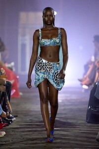 00054-marni-spring-2023-ready-to-wear-credit-gorunway.thumb.jpg.68e5fa0af0a593c9d3fa6165dae8f96d.jpg