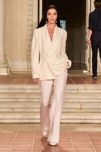 00062-ralph-lauren-spring-2023-ready-to-wear-credit-brand.thumb.jpg.387f3cf386f44828da1b72ee46fc17ca.jpg