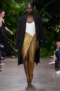 00063-michael-kors-spring-2023-ready-to-wear-credit-gorunway.thumb.jpg.78af47e720a2905bf2f6b6f8c0ea0cdd.jpg