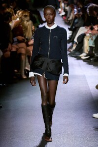 00063-miu-miu-spring-2023-ready-to-wear-credit-gorunway.thumb.jpg.ca35cb36f5ec57b3e7dd0ef204c16e55.jpg