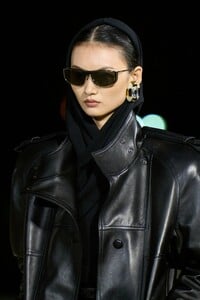 00084-saint-laurent-spring-2023-ready-to-wear-details-credit-gorunway.thumb.jpg.25b1bd279a72439f83b80680b6194ed0.jpg