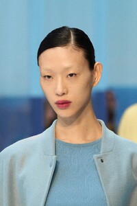00106-max-mara-spring-2023-ready-to-wear-details-credit-gorunway.thumb.jpg.fedd68a18a1e35a2e5cc9d0ae59ccb09.jpg
