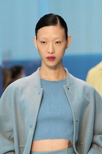 00107-max-mara-spring-2023-ready-to-wear-details-credit-gorunway.thumb.jpg.513784ee912dfb45ff34d71b70033db7.jpg