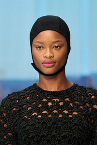 00118-max-mara-spring-2023-ready-to-wear-details-credit-gorunway.thumb.jpg.f4fcb9a5b41a95b7df28d74e1da0c268.jpg