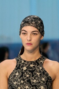 00131-max-mara-spring-2023-ready-to-wear-details-credit-gorunway.thumb.jpg.36ccd7cc20e37b653836d860a52dac89.jpg