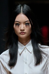 00131-prada-spring-2023-ready-to-wear-details-credit-gorunway.thumb.jpg.29b15d8f16f3e7f29310e696bcafdf2b.jpg