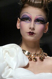 00170h-christian-dior-fall-2004-ready-to-wear-detail-hana-soukupova.jpg