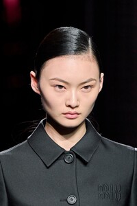 00188-miu-miu-spring-2023-ready-to-wear-details-credit-gorunway.thumb.jpg.d0d37fddf8730a15a7ba7c8c512a0414.jpg