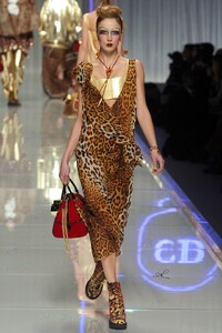 00320h-christian-dior-fall-2004-ready-to-wear-raquel-zimmermann.jpg