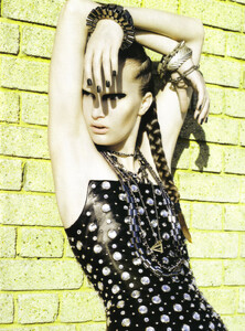 19087_Beauty_132_123_122lo.thumb.jpg.5e288219d222df616561b92c9f7c8936.jpg