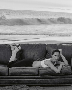 [2023.12.13] alessandraambrosio_410422296_18405760864000670_3541299160991445282_n.jpg