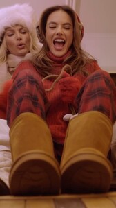 2023_12.18alessandraambrosio_411330131_963572105570281_3383304872031742181_n.thumb.jpg.bb163571409fcfe950b15097ac0b368c.jpg