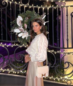 [2023.12.24] sarasampaio_414632480_18410566222058288_40024993179054907_n.jpg