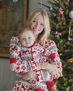 [2023.12.25] lindsellingson_412468284_314522188221138_4178752227237285501_n.jpg